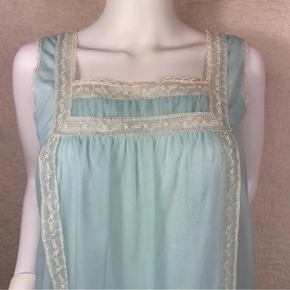 🔥Vintage 60s Gotham Lingerie Nightgown Nylon Lace Design Baby Blue Nighty - Picture 4 of 11